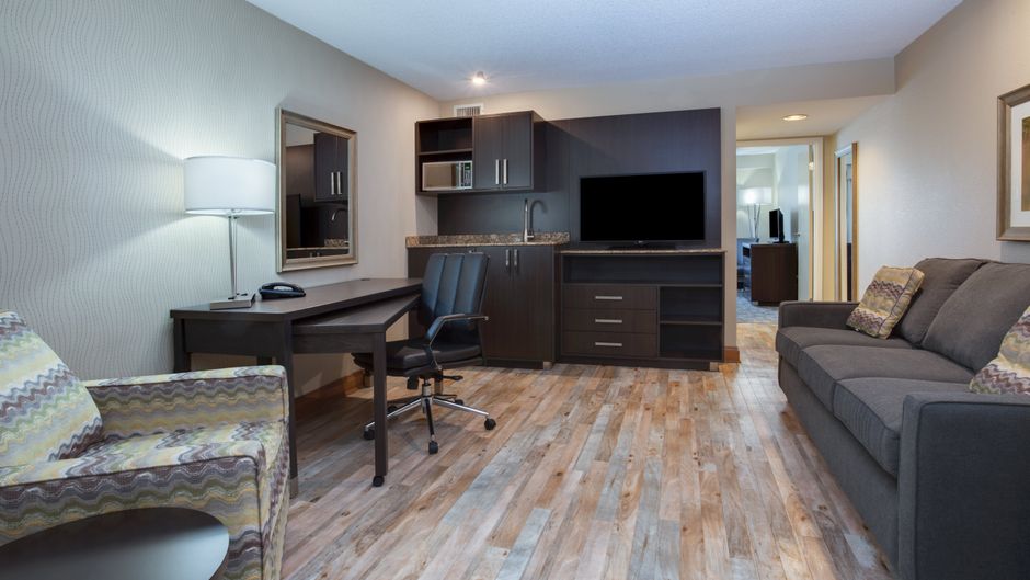 Holiday Inn Express & Suites Fredericton Suite
