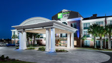 Holiday Inn Express Hotel & Suites