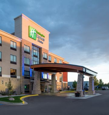 Holiday Inn Express Hotel & Suites