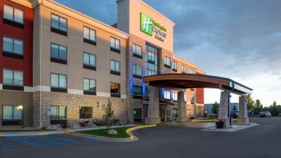 Holiday Inn Express Hotel & Suites