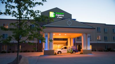 Holiday Inn Express Hotel & Suites