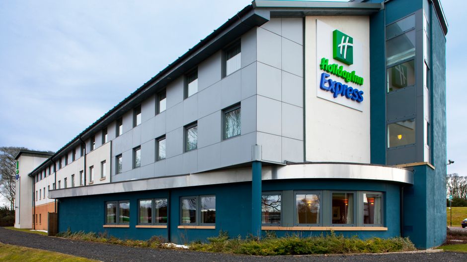 Holiday Inn Express Dunfermline Exterior