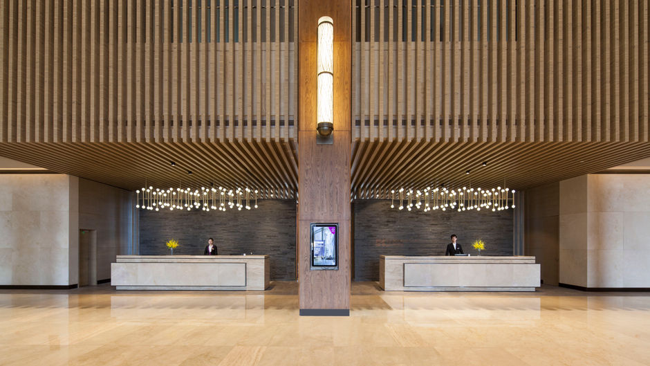 Crowne Plaza Thousand Island Lake Lobby