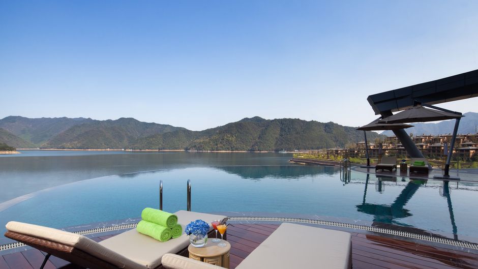 Crowne Plaza Thousand Island Lake Pool