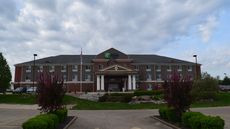 Holiday Inn Express Hotel & Suites