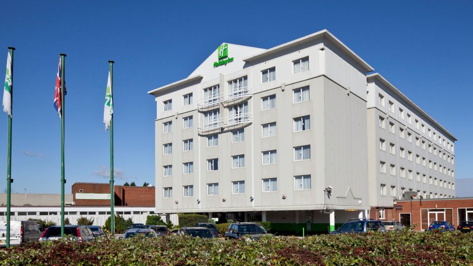 Holiday Inn Basildon Exterior