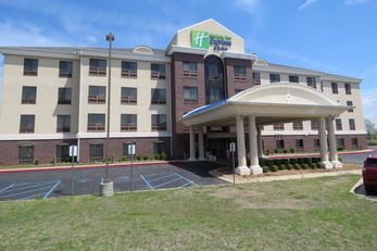 Holiday Inn Express Hotel & Suites