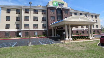 Holiday Inn Express Hotel & Suites