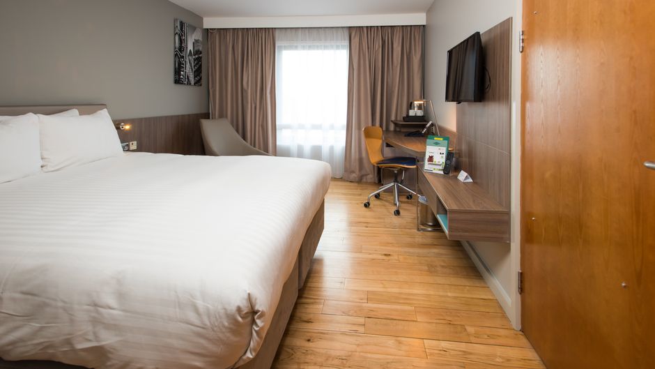Holiday Inn London-West Room
