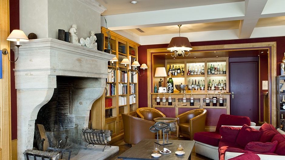 La Cote Saint Jacques Lobby