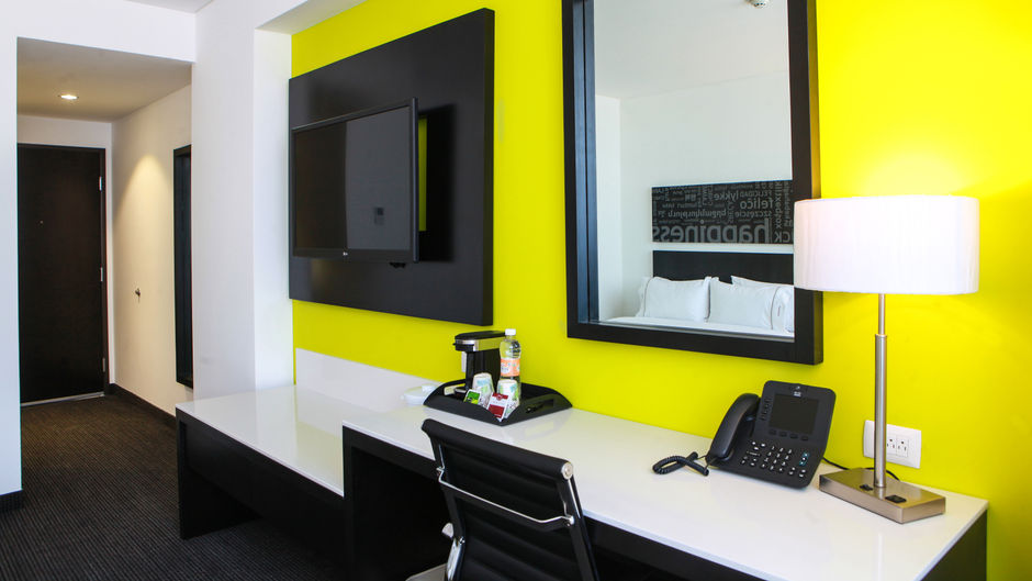 Holiday Inn Express & Suites Angelopolis Room