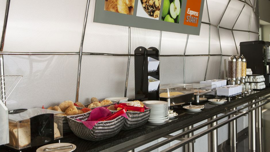 Holiday Inn Express Lisbon Alfragide Restaurant