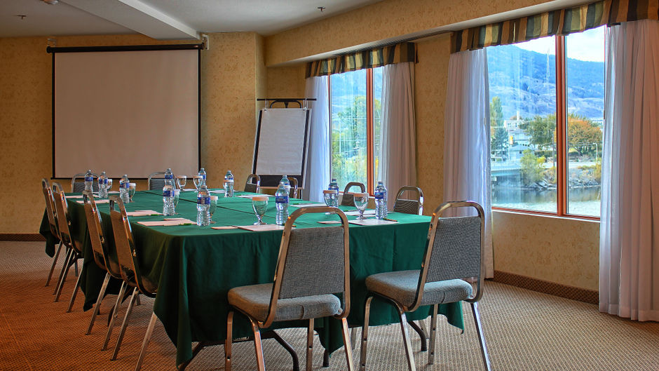 Holiday Inn & Suites Osoyoos Meeting