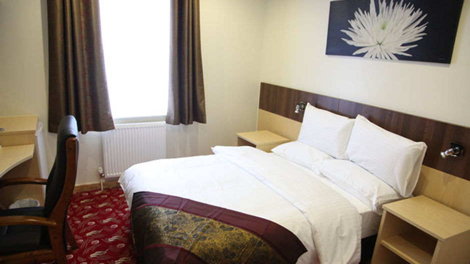 Cambridge Hotel Room