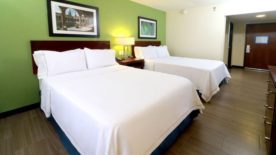 Holiday Inn Express Guadalajara Airport Room