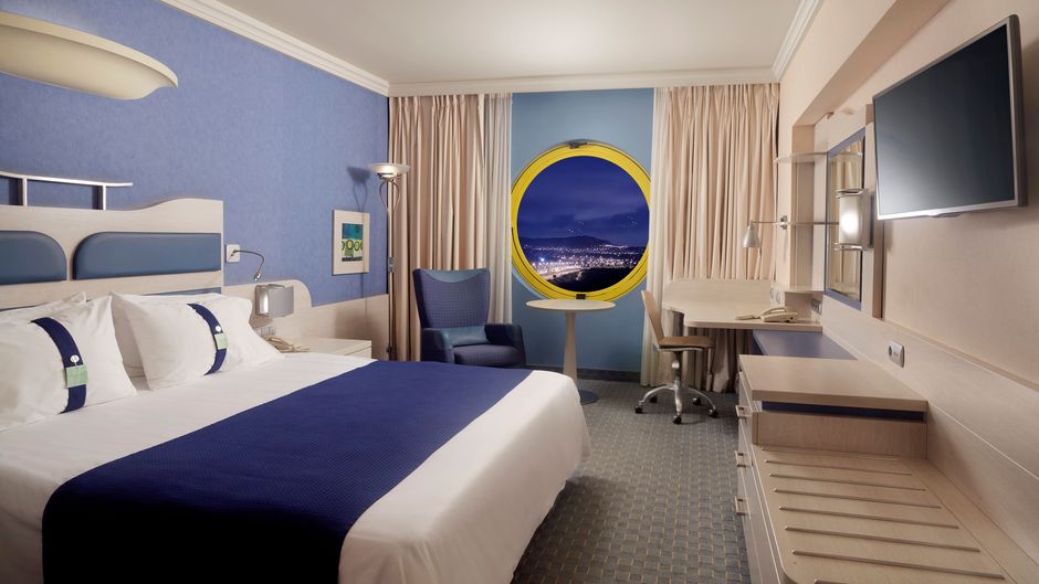 Holiday Inn Room