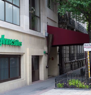 Holiday Inn Hotel & Suites