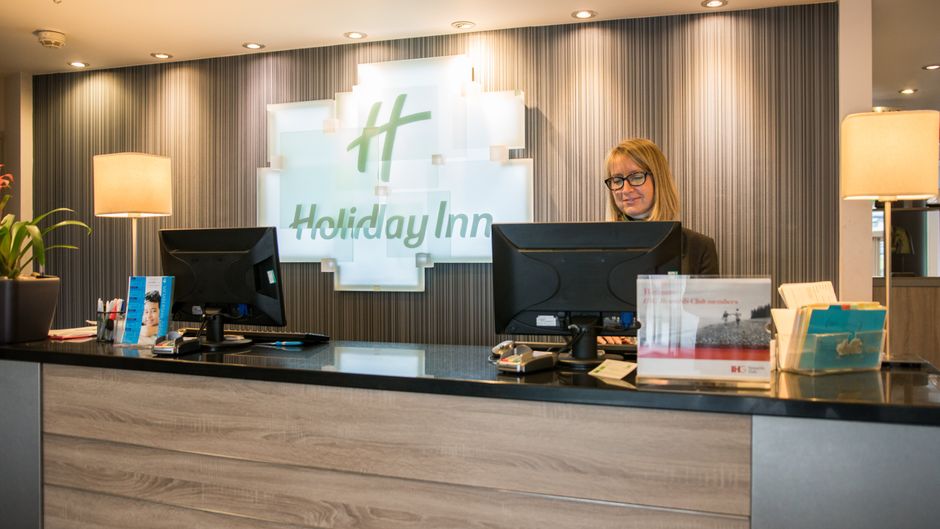 Holiday Inn Ellesmere Port Lobby