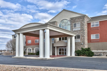 Holiday Inn Express Hotel & Suites