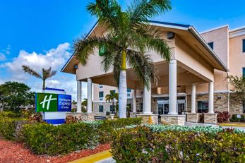 Holiday Inn Express & Stes Lantana