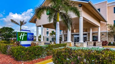 Holiday Inn Express & Stes Lantana