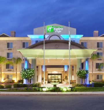 Holiday Inn Express Hotel & Suites