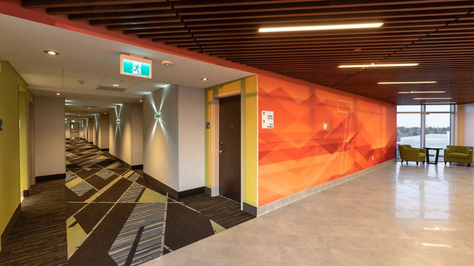 Holiday Inn Express & Suites University Lobby