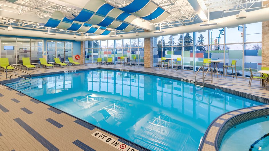Holiday Inn Express & Suites University Pool