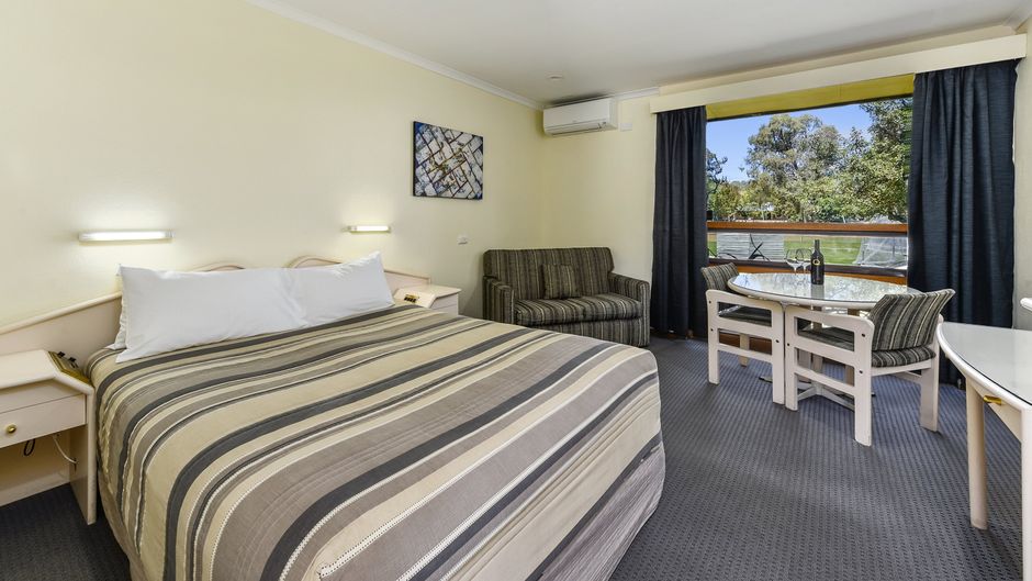 William Macintosh Motor Lodge Room