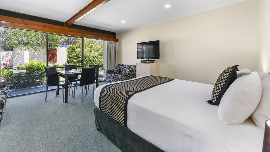 William Macintosh Motor Lodge Suite
