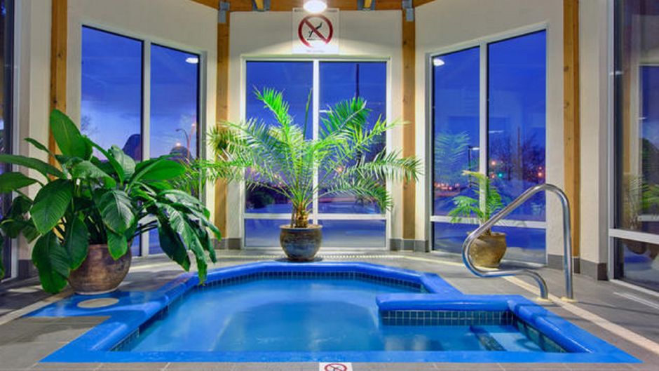 Holiday Inn Montreal Longueuil Pool