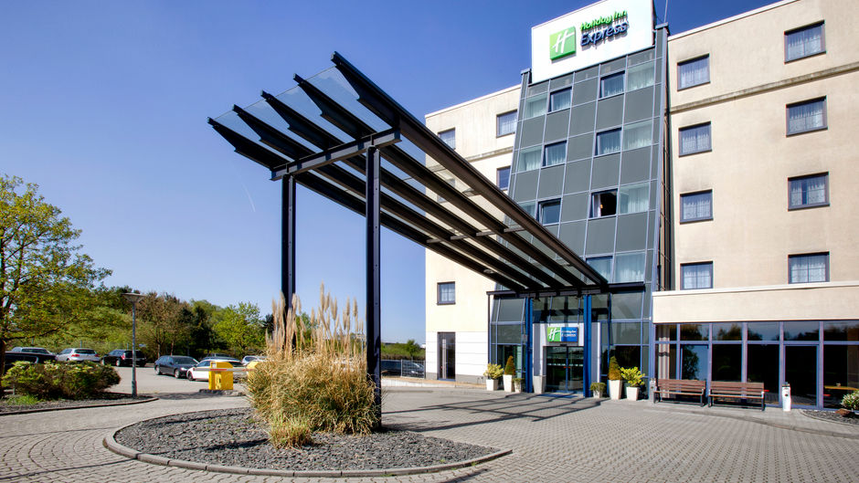 Holiday Inn Express Frankfurt Airport Exterior