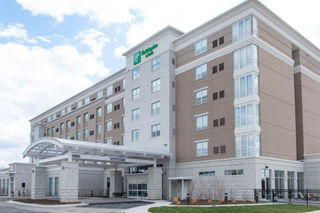 Holiday Inn & Suites Farmington Hills