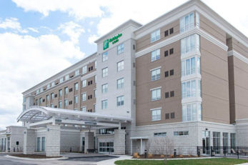 Holiday Inn & Suites Farmington Hills