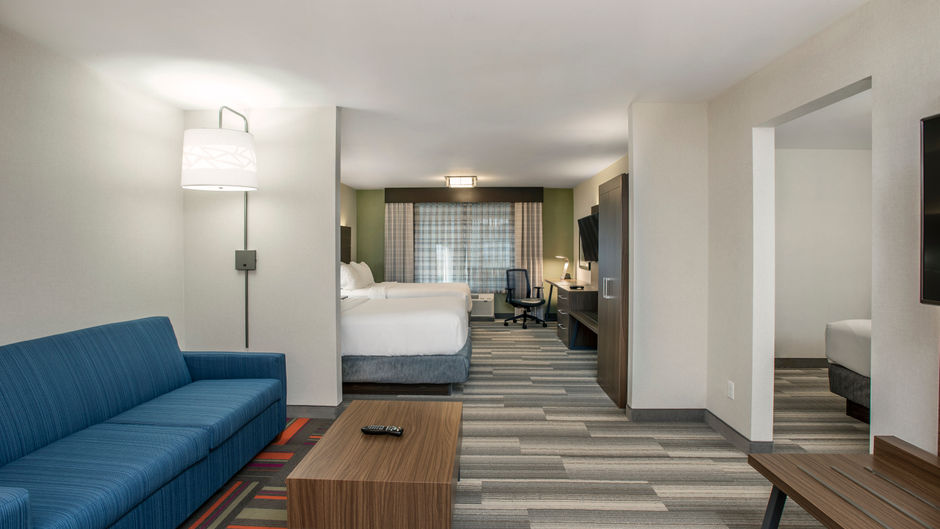 Holiday Inn Express & Stes Medicine Hat Suite
