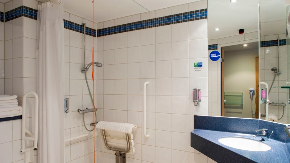 Holiday Inn Express Gunwharf Quays Room