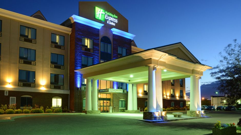 Holiday Inn Express & Stes Medicine Hat Exterior