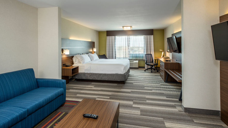 Holiday Inn Express & Stes Medicine Hat Suite