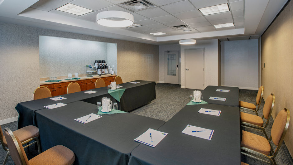 Holiday Inn Express & Stes Medicine Hat Meeting