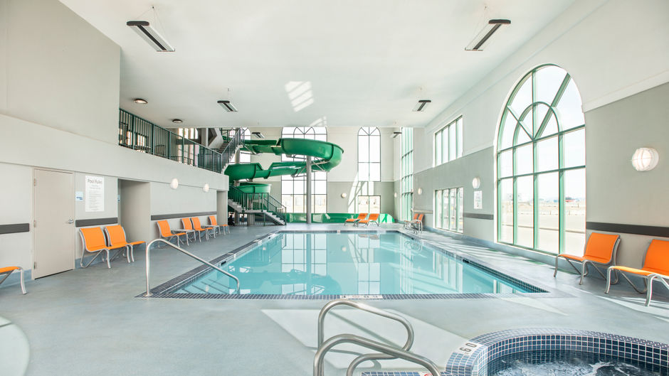 Holiday Inn Express & Stes Medicine Hat Pool