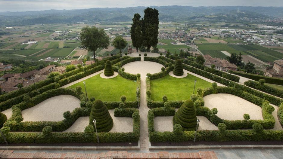 Castello Di Guarene Exterior
