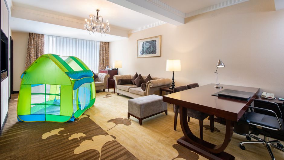 Holiday Inn Century City-WestTower Suite