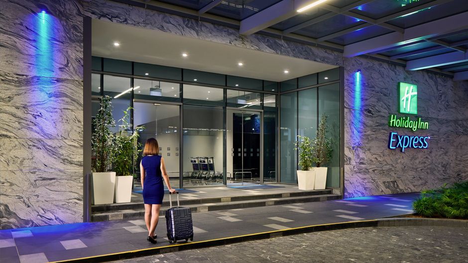 Holiday Inn Express Singapore Katong Exterior
