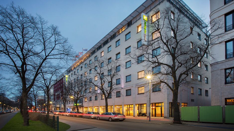 Holiday Inn Express Berlin City Centre Exterior