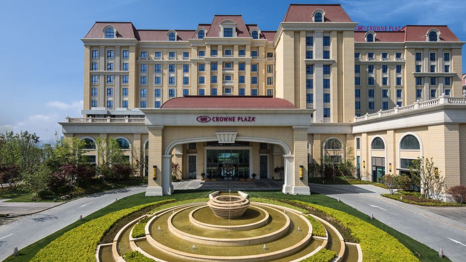 Crowne Plaza Oriental Movie Metropolis Exterior