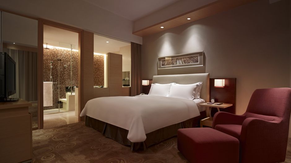 New World Wuhan Hotel Room