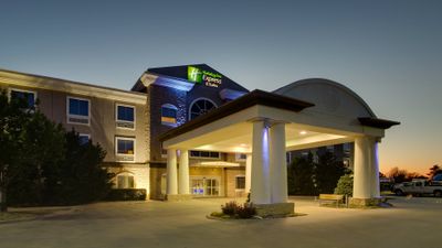Holiday Inn Express Hotel & Suites