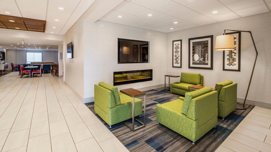 Holiday Inn Express Hotel & Suites Lobby