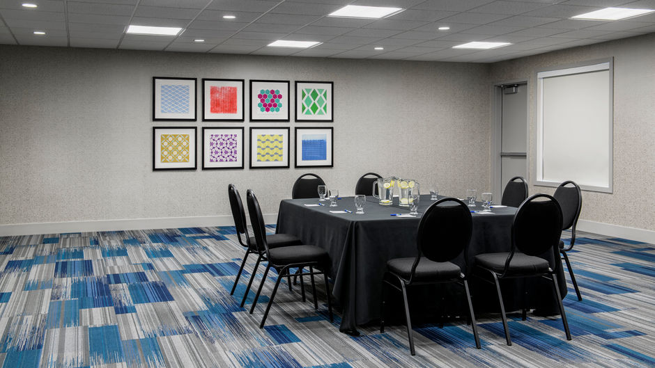 Holiday Inn Express Hotel & Suites Meeting