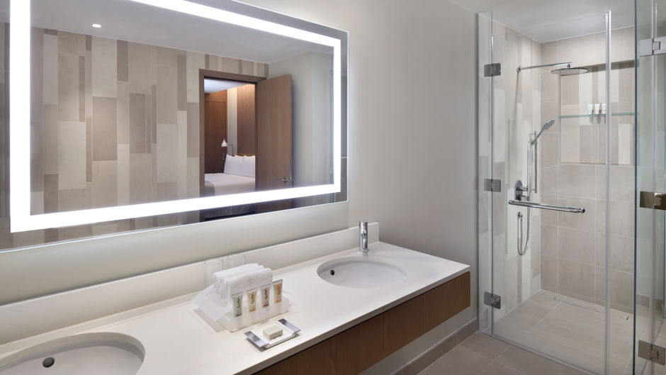 Holiday Inn Festival City Room